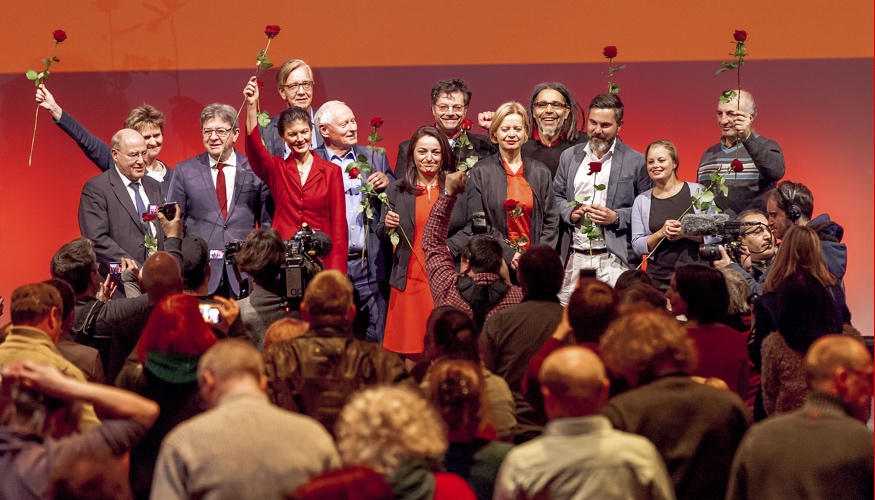 Gruppenbild zum Abschluss des Politischen Jahresauftakts der Linksfraktion mit über tausend Gästen am 14. Januar 2018 im Berlin Kino Kosmos